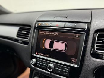 VOLKSWAGEN TOUAREG 3.0 TDI V6 BlueMotion Tech R-Line SUV 5dr Diesel Tiptronic 4WD E