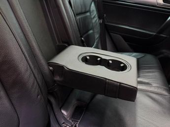 VOLKSWAGEN TOUAREG 3.0 TDI V6 BlueMotion Tech R-Line SUV 5dr Diesel Tiptronic 4WD E