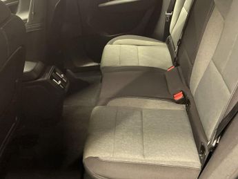 VOLVO XC40 2.0 B3 MHEV Core SUV 5dr Petrol Hybrid DCT Auto Euro 6 (s/s) (16