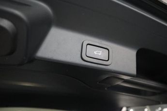 JAGUAR F-PACE 2.0 D180 R-Sport SUV 5dr Diesel Auto AWD Euro 6 (s/s) (180 ps)