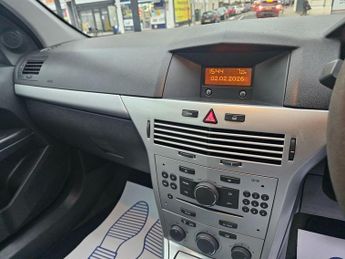 VAUXHALL ASTRA AUTOMATIC 1.8i 16v Club Estate 5dr Petrol  (186 g/km, 138 bhp)