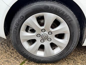 VAUXHALL INSIGNIA 1.6 CDTi Tech Line Sports Tourer 5dr Diesel Auto Euro 6 (136 ps)