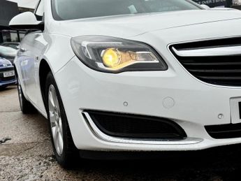 VAUXHALL INSIGNIA 1.6 CDTi Tech Line Sports Tourer 5dr Diesel Auto Euro 6 (136 ps)