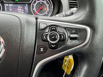 VAUXHALL INSIGNIA 1.6 CDTi Tech Line Sports Tourer 5dr Diesel Auto Euro 6 (136 ps)