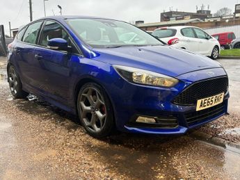 Ford Focus 2.0T EcoBoost ST-2 Hatchback 5 door Petrol Manual in Blue Euro 6