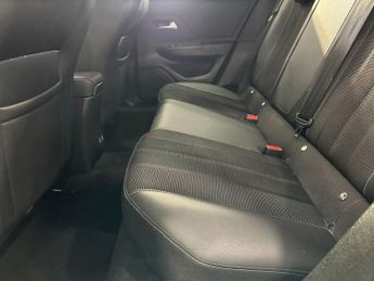 VAUXHALL MOKKA ELECTRIC 50kWh Elite Premium SUV 5dr Electric Auto (136 ps)