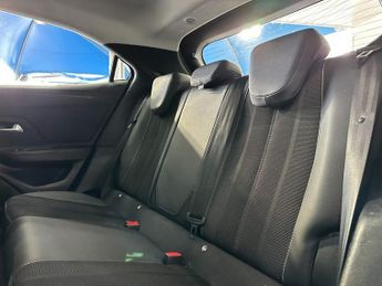 VAUXHALL MOKKA ELECTRIC 50kWh Elite Premium SUV 5dr Electric Auto (136 ps)