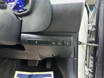 TOYOTA COROLLA 1.8 VVT-h Icon Tech Hatchback 5dr Petrol Hybrid CVT Euro 6 (s/s)