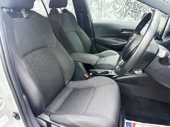 TOYOTA COROLLA 1.8 VVT-h Icon Tech Hatchback 5dr Petrol Hybrid CVT Euro 6 (s/s)