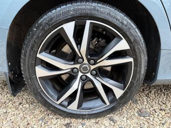 VOLVO V60 2.0h T6 Recharge 11.6kWh R-Design Estate 5dr Petrol Plug-in Hybr