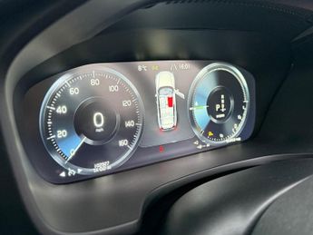 VOLVO V60 2.0h T6 Recharge 11.6kWh R-Design Estate 5dr Petrol Plug-in Hybr