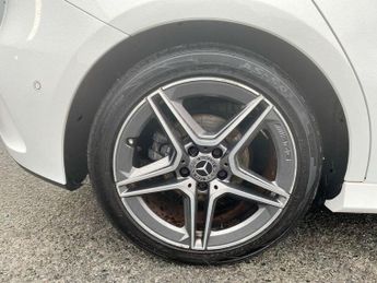 MERCEDES-BENZ A CLASS 1.5 A180d AMG Line (Premium) Hatchback 5dr Diesel 7G-DCT Euro 6 