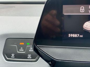 VOLKSWAGEN ID.3 Pro Performance 58kWh Life Hatchback 5dr Electric Auto (204 ps)