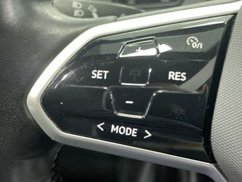 VOLKSWAGEN ID.3 Pro Performance 58kWh Life Hatchback 5dr Electric Auto (204 ps) 