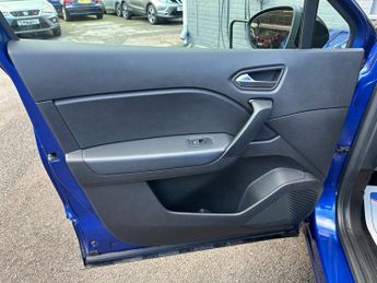 RENAULT CAPTUR 1.0 TCe Iconic SUV 5dr Petrol Manual Euro 6 (s/s) (100 ps)