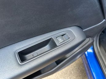 RENAULT CAPTUR 1.0 TCe Iconic SUV 5dr Petrol Manual Euro 6 (s/s) (100 ps)