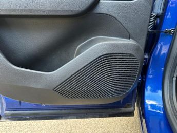 RENAULT CAPTUR 1.0 TCe Iconic SUV 5dr Petrol Manual Euro 6 (s/s) (100 ps)