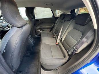 RENAULT CAPTUR 1.0 TCe Iconic SUV 5dr Petrol Manual Euro 6 (s/s) (100 ps)