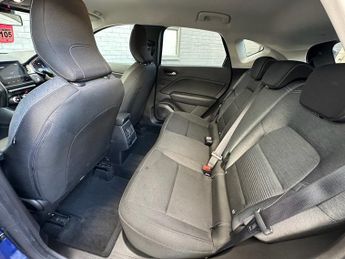 RENAULT CAPTUR 1.0 TCe Iconic SUV 5dr Petrol Manual Euro 6 (s/s) (100 ps)