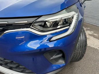 RENAULT CAPTUR 1.0 TCe Iconic SUV 5dr Petrol Manual Euro 6 (s/s) (100 ps)