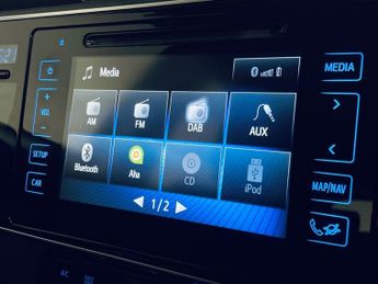 TOYOTA AURIS 1.8 VVT-h Icon Tech Hatchback 5dr Petrol Hybrid CVT Euro 6 (s/s)