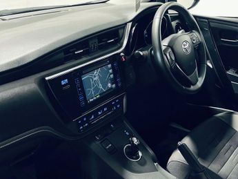 TOYOTA AURIS 1.8 VVT-h Icon Tech Hatchback 5dr Petrol Hybrid CVT Euro 6 (s/s)