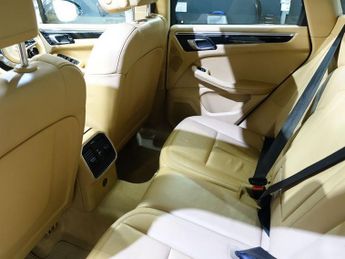 PORSCHE MACAN 3.0 TD V6 S SUV 5dr Diesel PDK 4WD Euro 6 (s/s) (258 ps)