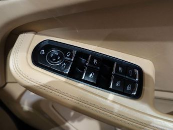 PORSCHE MACAN 3.0 TD V6 S SUV 5dr Diesel PDK 4WD Euro 6 (s/s) (258 ps)