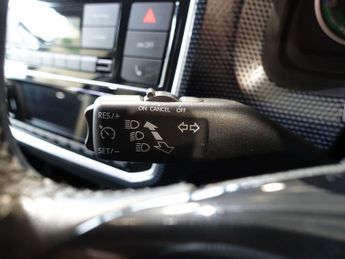 VOLKSWAGEN e-up! 36.8kWh e-up! Hatchback 5dr Electric Auto (82 ps)