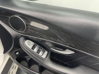 MERCEDES-BENZ GLC 2.0 GLC300d AMG Line (Premium) SUV 5dr Diesel G-Tronic+ 4MATIC E