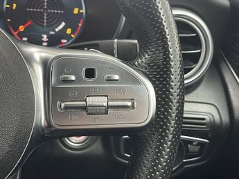 MERCEDES-BENZ GLC 2.0 GLC300d AMG Line (Premium) SUV 5dr Diesel G-Tronic+ 4MATIC E