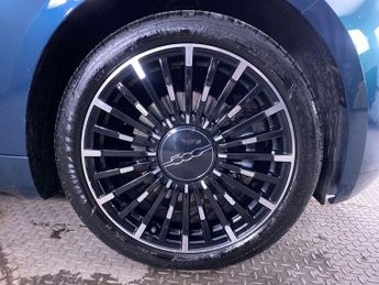 FIAT 500E 42kWh La Prima Hatchback 3dr Electric Auto (118 ps)