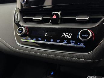 TOYOTA COROLLA 1.8 VVT-h Icon Touring Sports 5dr Petrol Hybrid CVT Euro 6 (s/s)