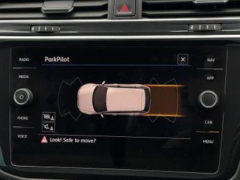 VOLKSWAGEN TIGUAN 2.0 TDI SE Navigation SUV 5dr Diesel DSG 4Motion Euro 6 (s/s) (1