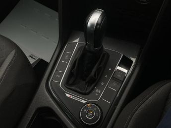 VOLKSWAGEN TIGUAN 2.0 TDI SE Navigation SUV 5dr Diesel DSG 4Motion Euro 6 (s/s) (1