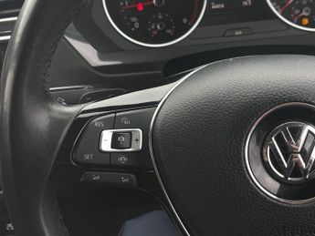 VOLKSWAGEN TIGUAN 2.0 TDI SE Navigation SUV 5dr Diesel DSG 4Motion Euro 6 (s/s) (1