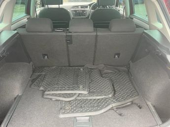 VOLKSWAGEN TIGUAN 2.0 TDI SE Navigation SUV 5dr Diesel DSG 4Motion Euro 6 (s/s) (1