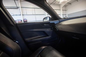 JAGUAR XE 2.0d R-Sport Saloon 4dr Diesel Auto Euro 6 (s/s) (180 ps)