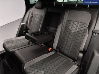 VOLKSWAGEN TIGUAN 2.0 TDI R-Line SUV 5dr Diesel DSG Euro 6 (s/s) (150 ps)