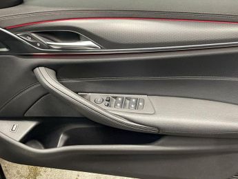 BMW 5 SERIES 2.0 520d MHT M Sport Saloon 4dr Diesel Hybrid Steptronic Euro 6 