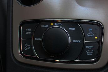 JEEP GRAND CHEROKEE 3.0 V6 CRD Overland SUV 5dr Diesel Auto 4WD Euro 5 (247 bhp)