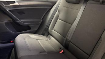 VOLKSWAGEN E-GOLF 35.8kWh e-Golf Hatchback 5dr Electric Auto (136 ps)