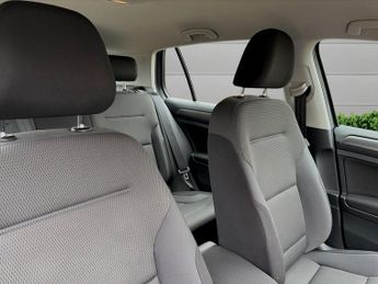 VOLKSWAGEN GOLF 1.0 TSI BlueMotion Tech SE Nav Hatchback 5dr Petrol DSG Euro 6 (