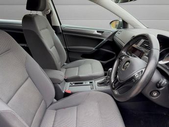 VOLKSWAGEN GOLF 1.0 TSI BlueMotion Tech SE Nav Hatchback 5dr Petrol DSG Euro 6 (
