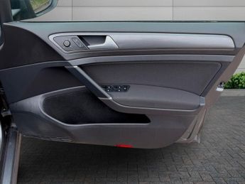 VOLKSWAGEN GOLF 1.0 TSI BlueMotion Tech SE Nav Hatchback 5dr Petrol DSG Euro 6 (