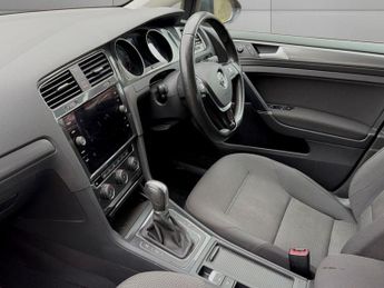 VOLKSWAGEN GOLF 1.0 TSI BlueMotion Tech SE Nav Hatchback 5dr Petrol DSG Euro 6 (