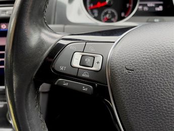 VOLKSWAGEN GOLF 1.0 TSI BlueMotion Tech SE Nav Hatchback 5dr Petrol DSG Euro 6 (