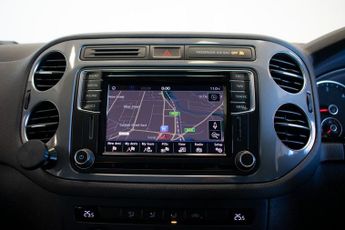 VOLKSWAGEN TIGUAN 2.0 TDI BlueMotion Tech Match Edition SUV 5dr Diesel DSG 4WD Eur