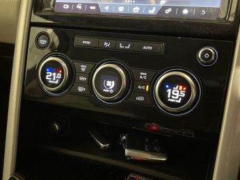 LAND ROVER DISCOVERY 2.0 SD4 HSE SUV 5dr Diesel Auto 4WD Euro 6 (s/s) (240 ps)