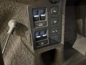 LAND ROVER DISCOVERY 2.0 SD4 HSE SUV 5dr Diesel Auto 4WD Euro 6 (s/s) (240 ps)